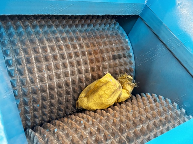 對輥破碎機(jī) 對輥破碎機(jī)